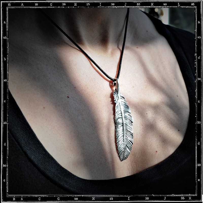 LOUVRES FEATHER PENDANT - LARGE