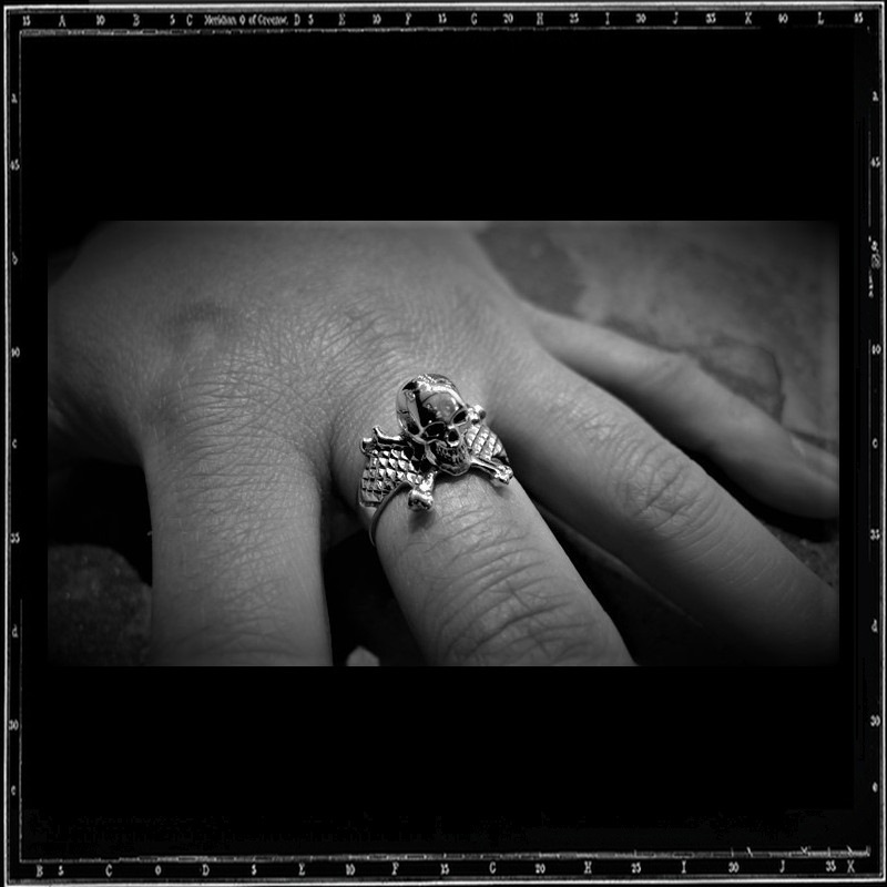 3D SKULL & CROSSBONES RING - SMALL | クレイジーピッグ公式