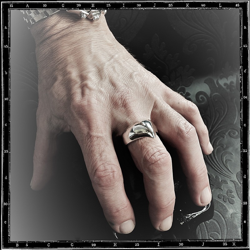 SPIKE RING