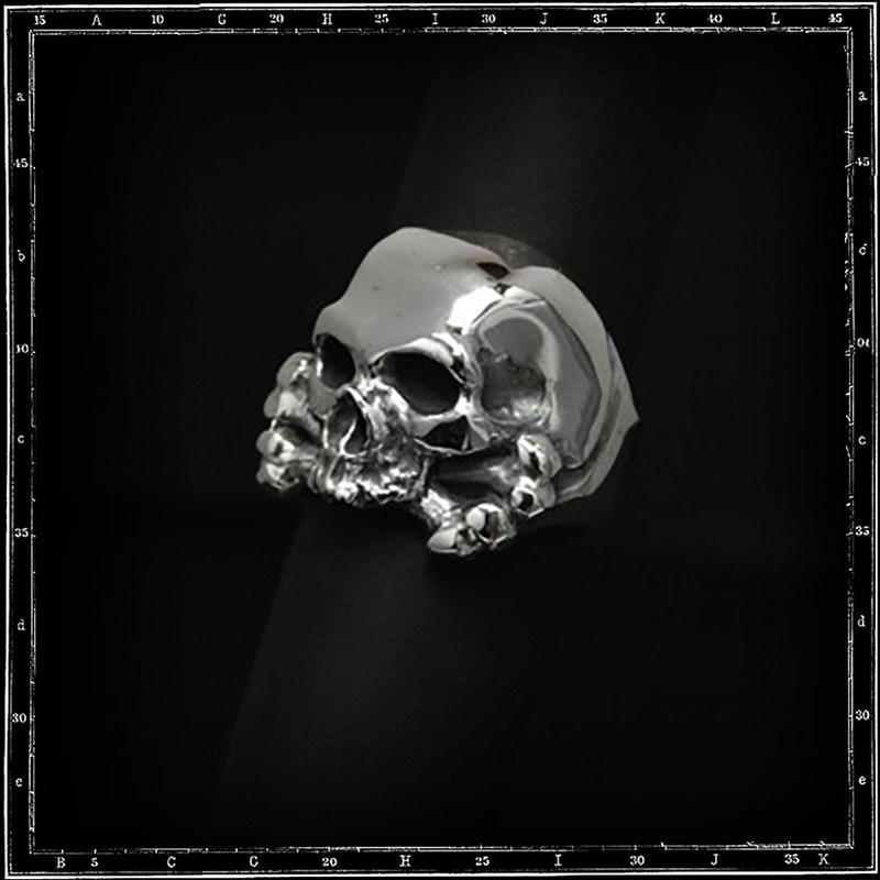 THREE QUARTER SKULL & CROSSBONES RING | クレイジーピッグ公式