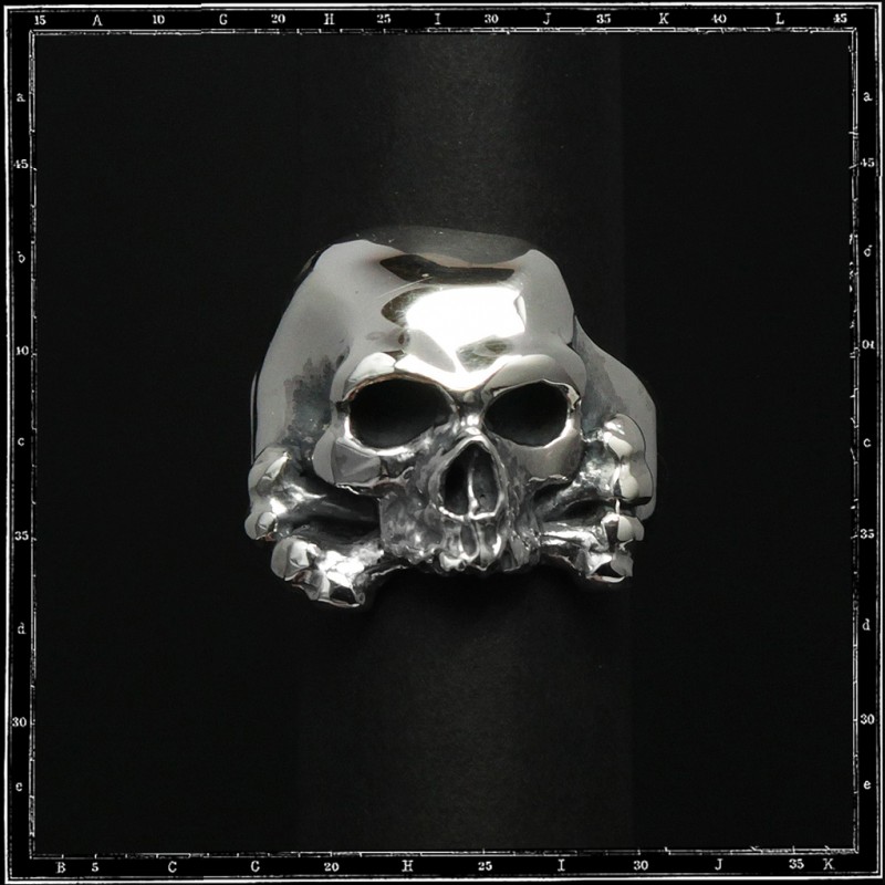 THREE QUARTER SKULL & CROSSBONES RING | クレイジーピッグ公式