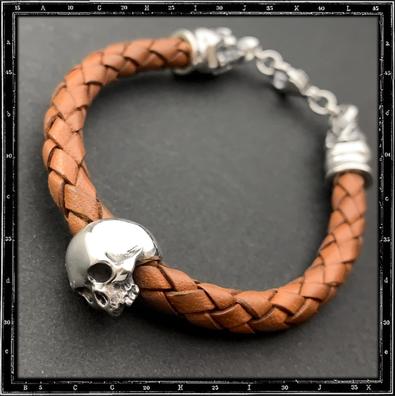 SINGLE SKULL BRAIDED LEATHER BRACELET