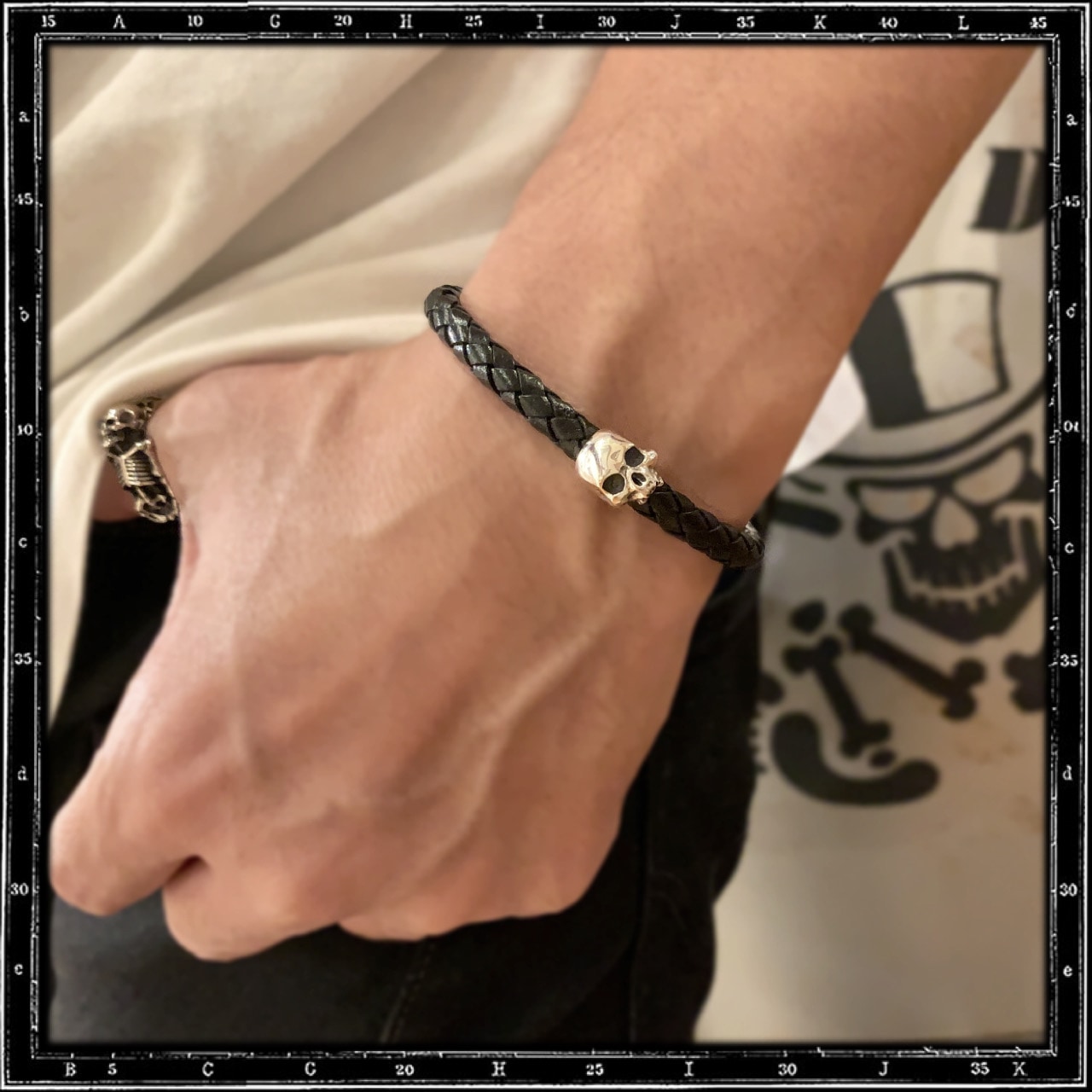 SINGLE SKULL BRAIDED LEATHER BRACELET