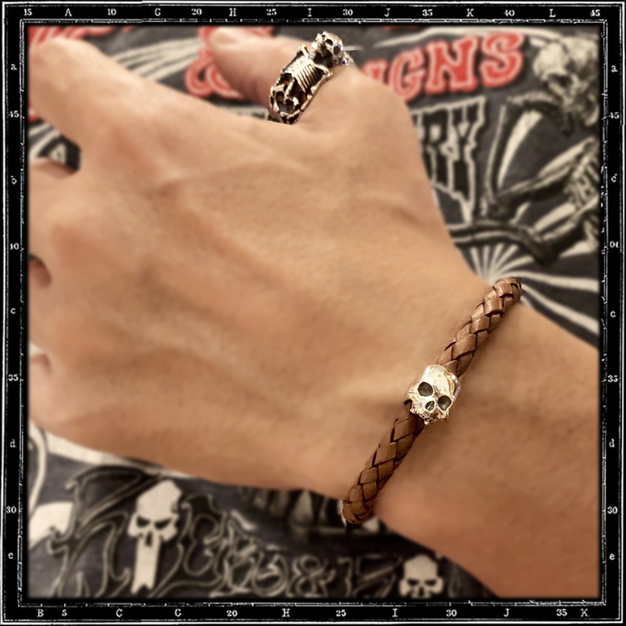 SINGLE SKULL BRAIDED LEATHER BRACELET
