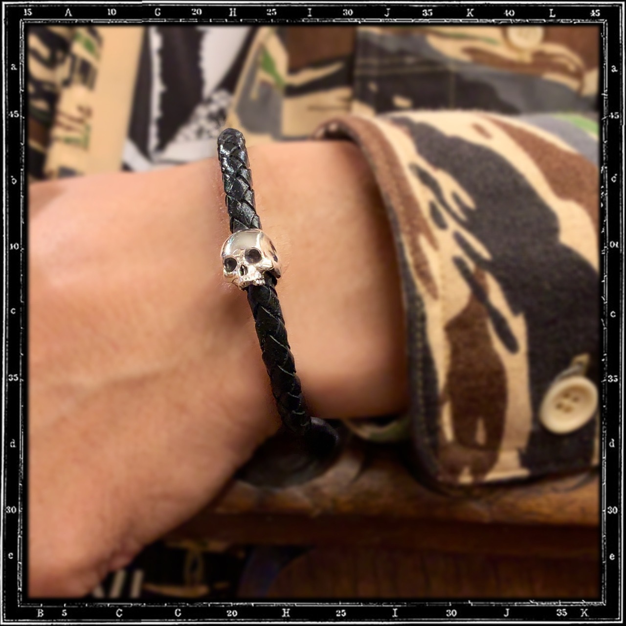 SINGLE SKULL BRAIDED LEATHER BRACELET