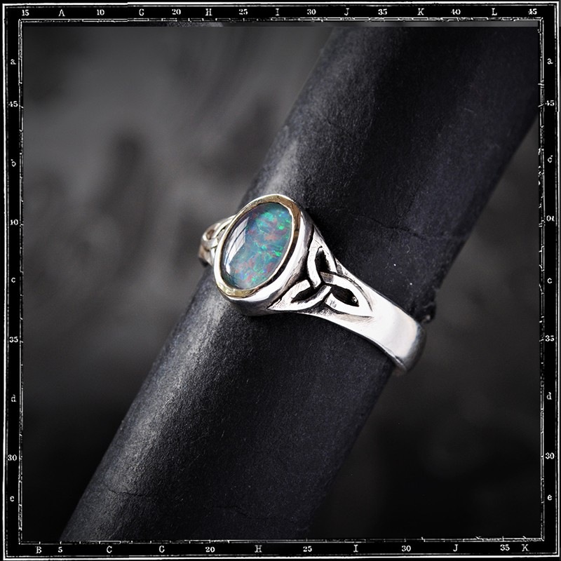 CELTIC TRIANGLE STONE RING