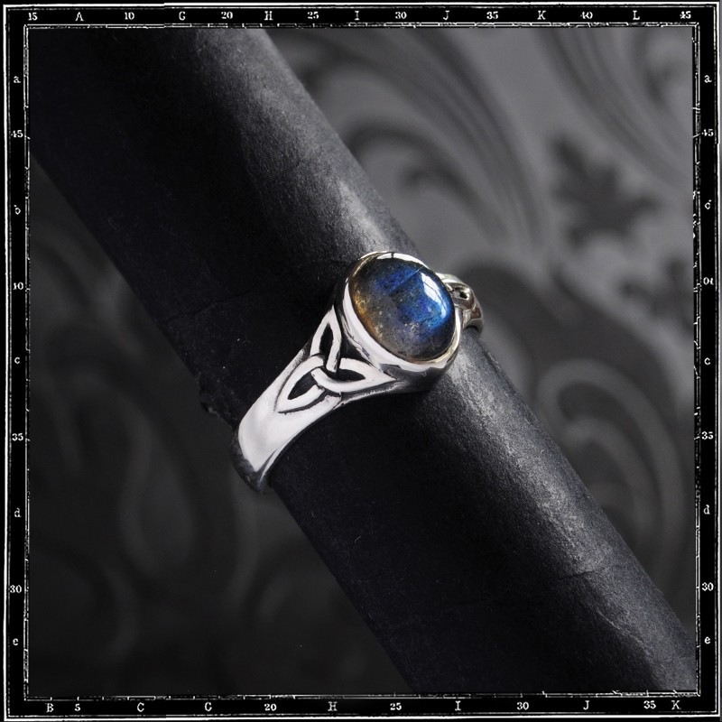 CELTIC TRIANGLE STONE RING