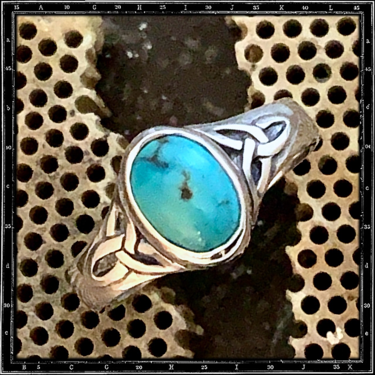 CELTIC TRIANGLE STONE RING