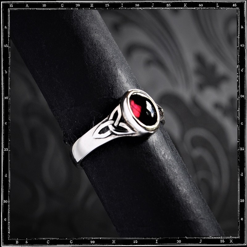 CELTIC TRIANGLE STONE RING