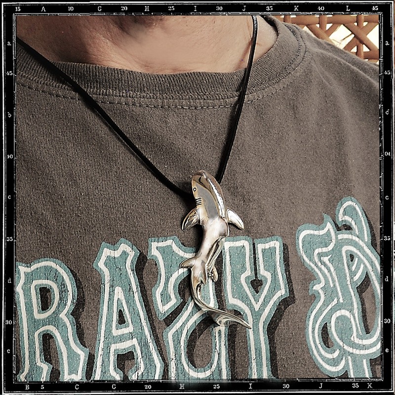 SWIM SHARK PENDANT - LARGE | クレイジーピッグ公式オンライン