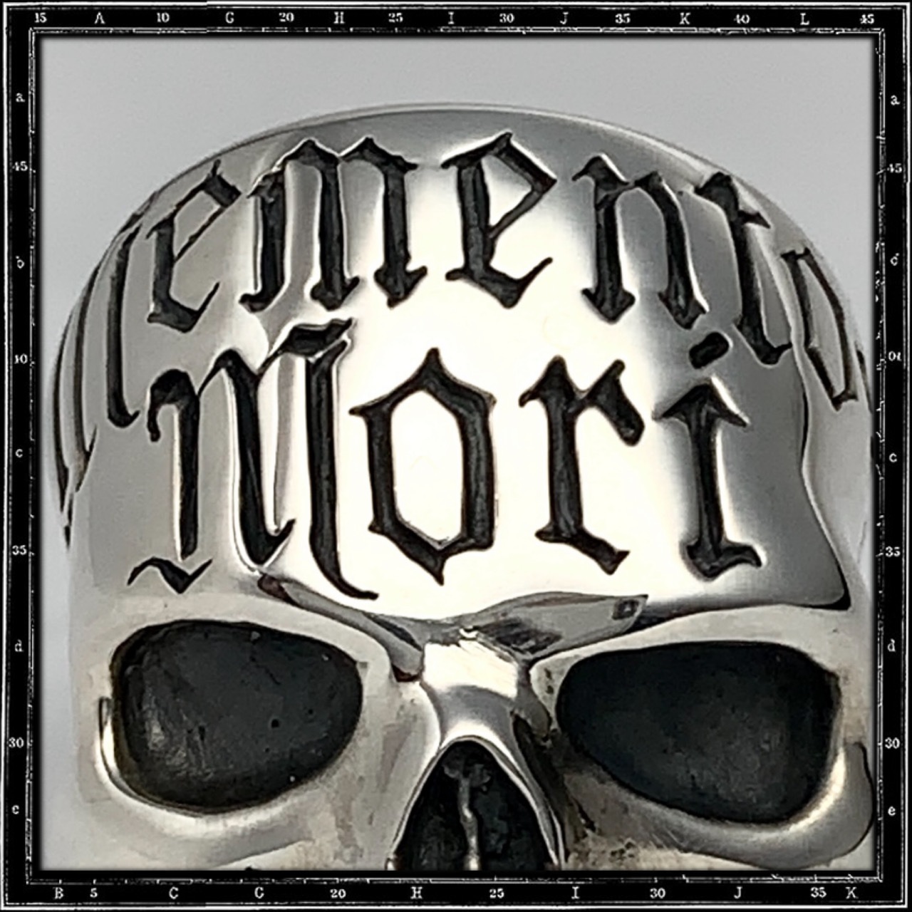MEMENTO MORI SKULL RING
