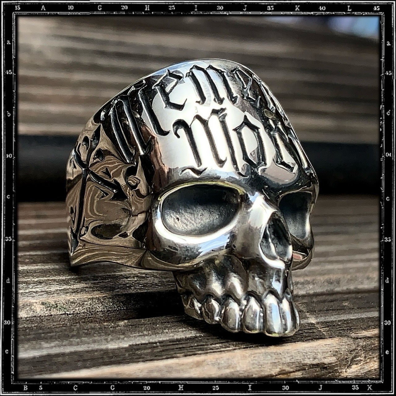 MEMENTO MORI SKULL RING