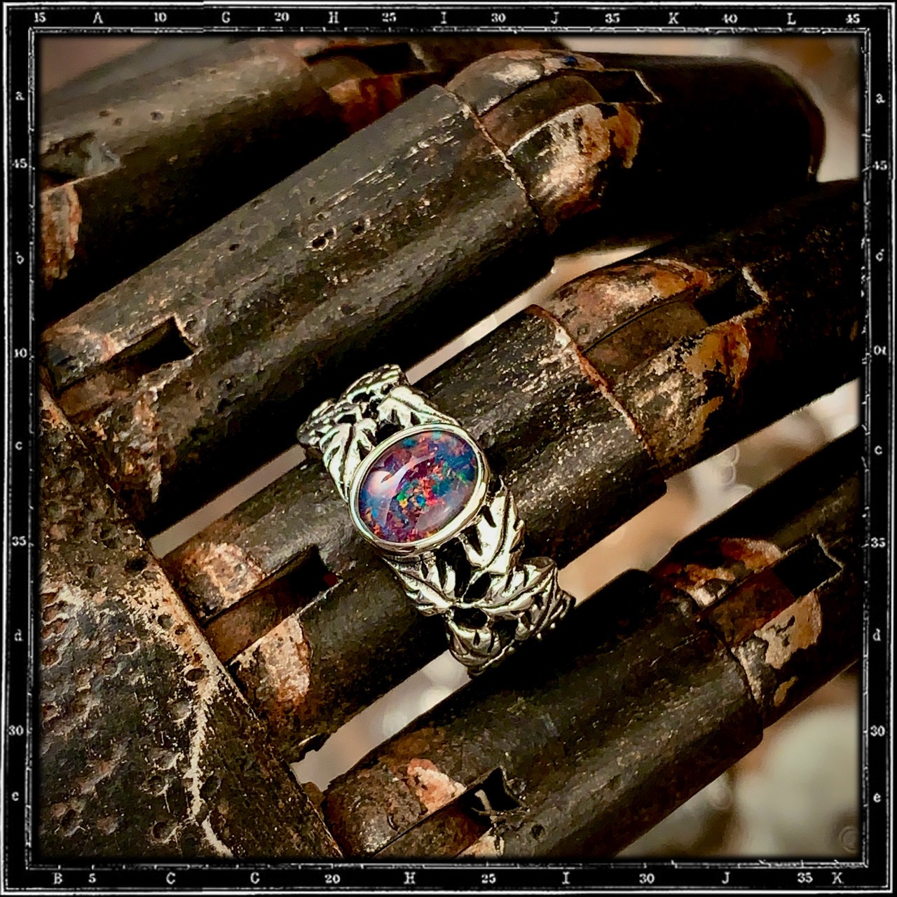 LEAVES BAND STONE RING