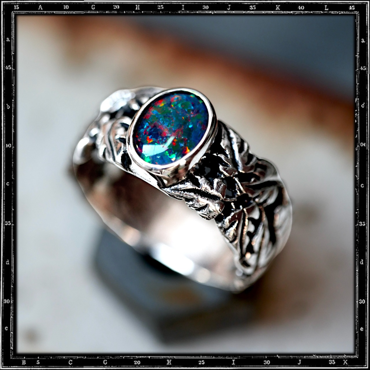 LEAVES BAND STONE RING