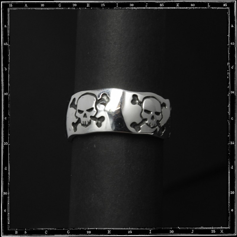 5 SKULLS & CROSSBONES BAND