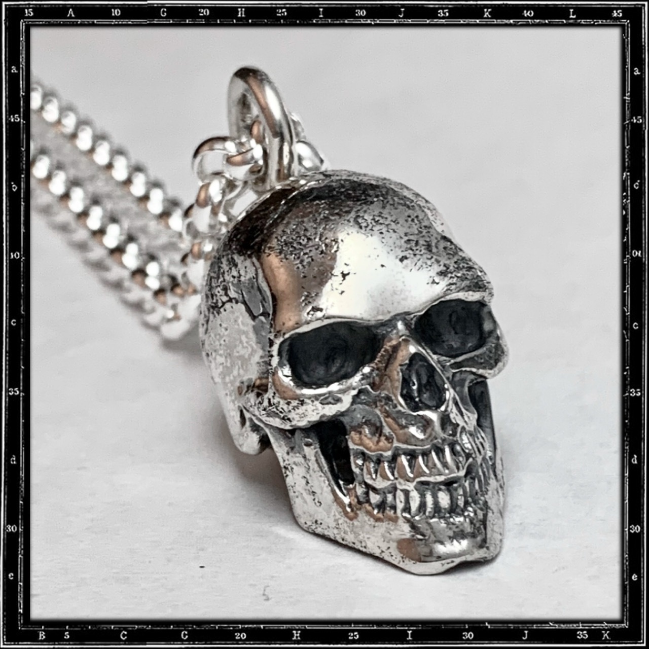SOLID SKULL PENDANT