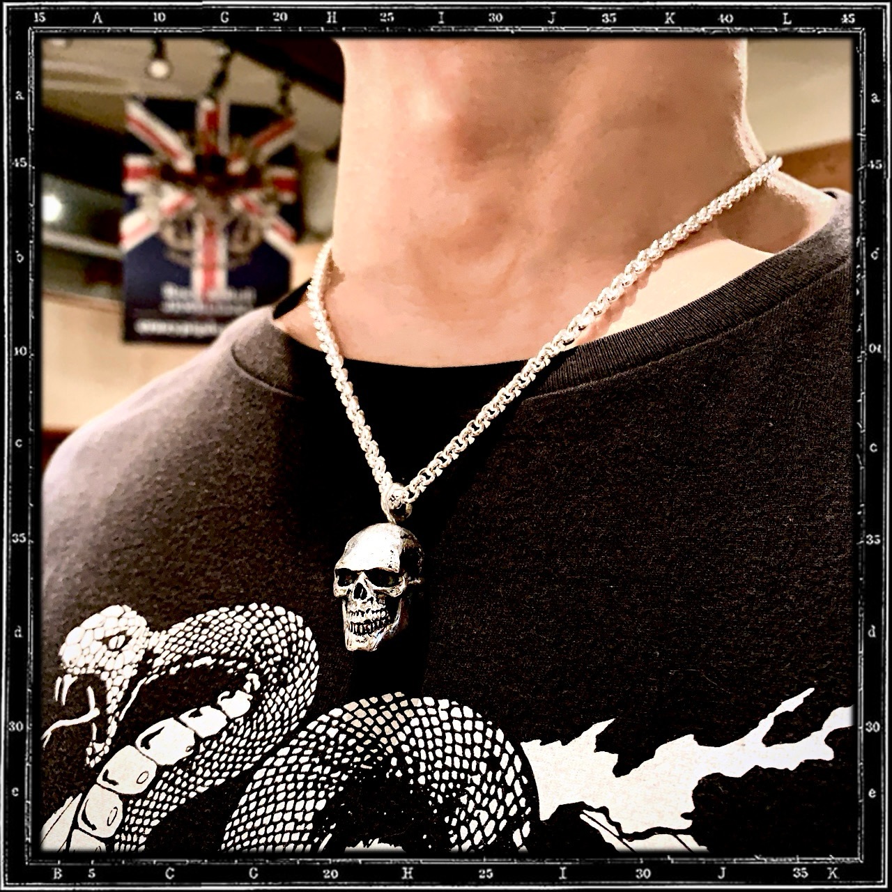 SOLID SKULL PENDANT