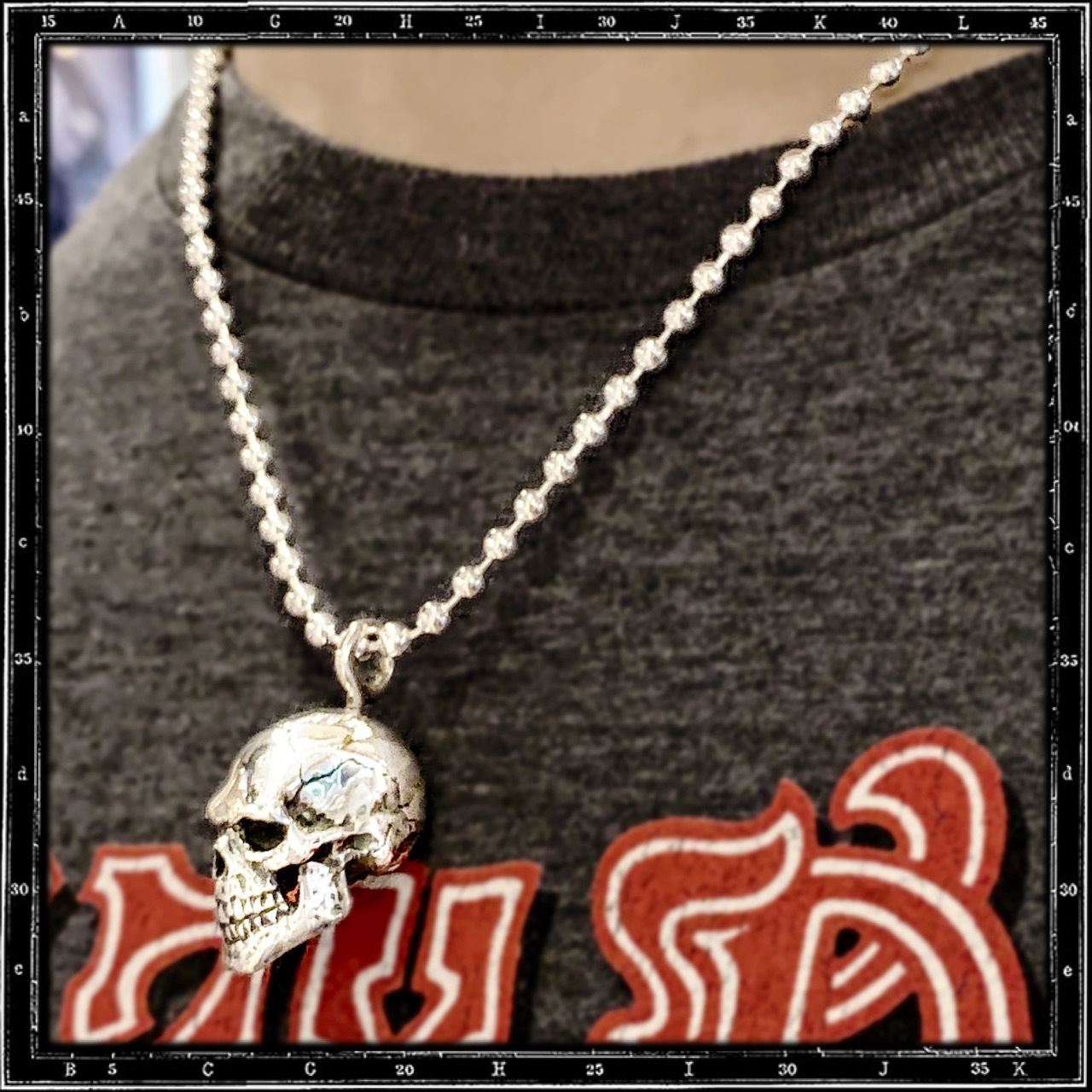 SOLID SKULL PENDANT