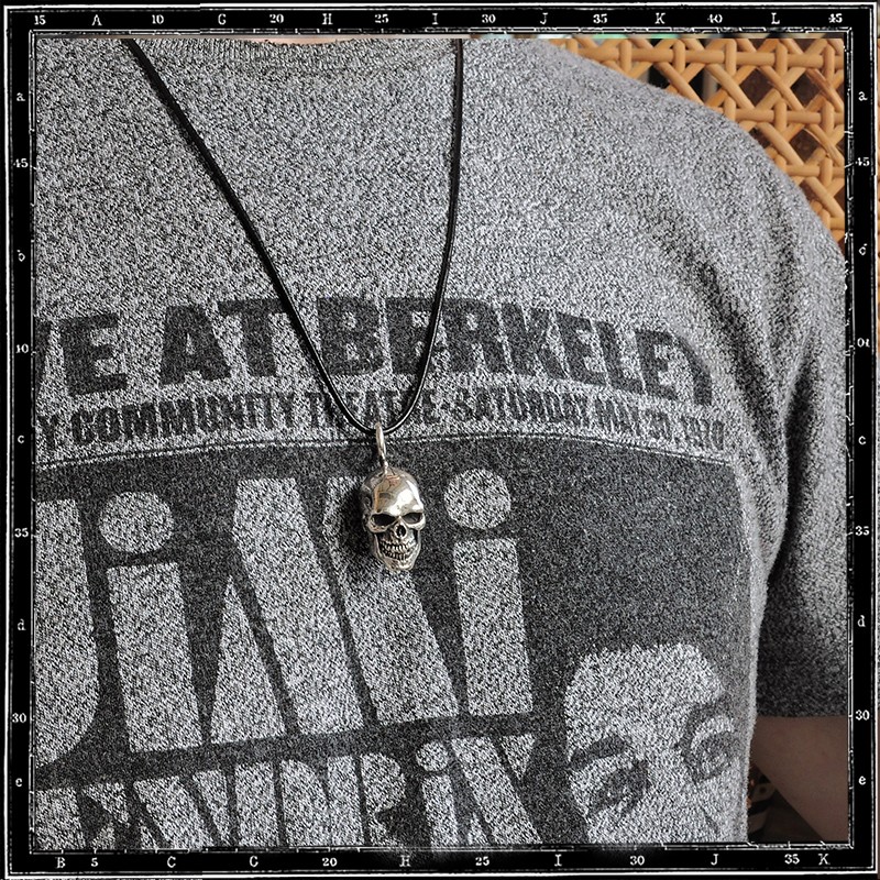 SOLID SKULL PENDANT