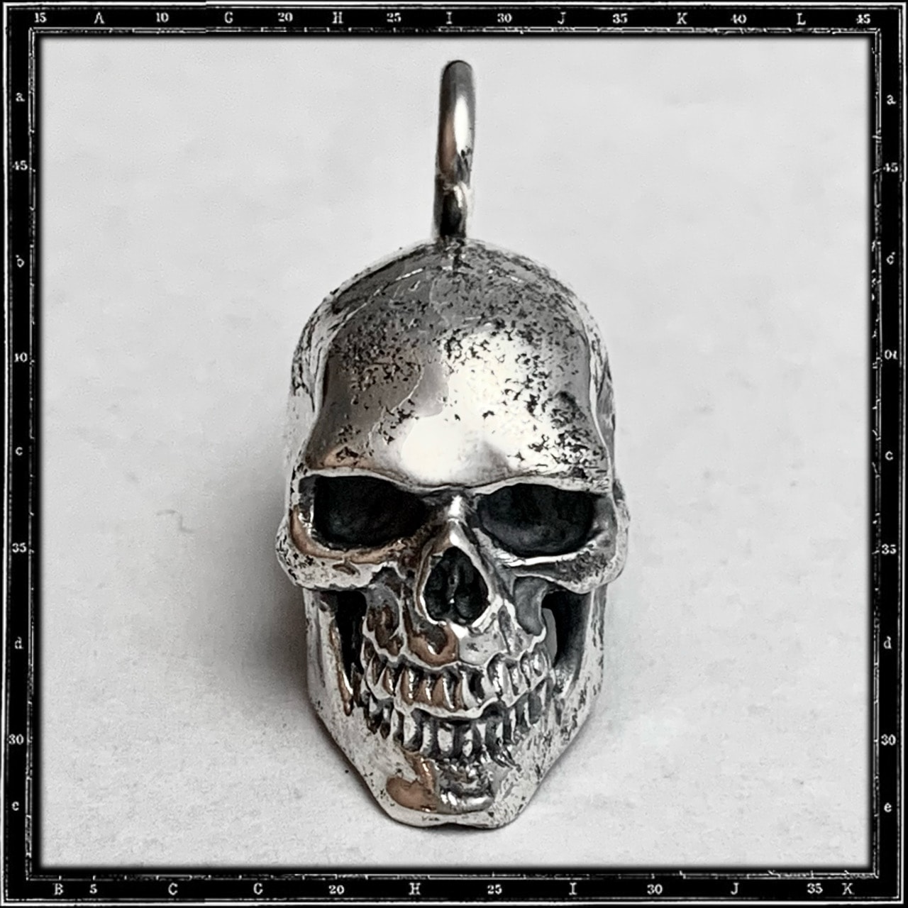 SOLID SKULL PENDANT