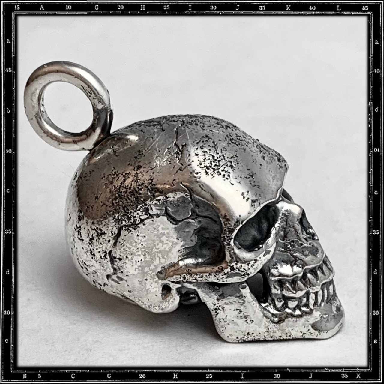 SOLID SKULL PENDANT