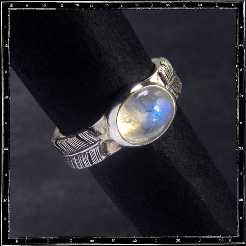 TWO FEATHERS STONE RING