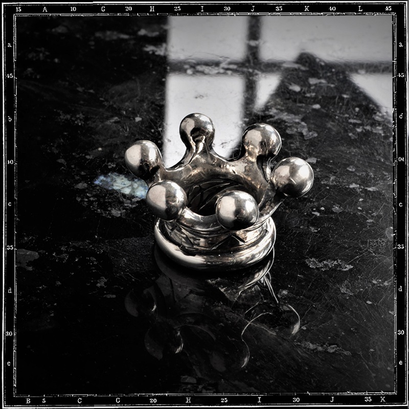 3D CROWN PENDANT