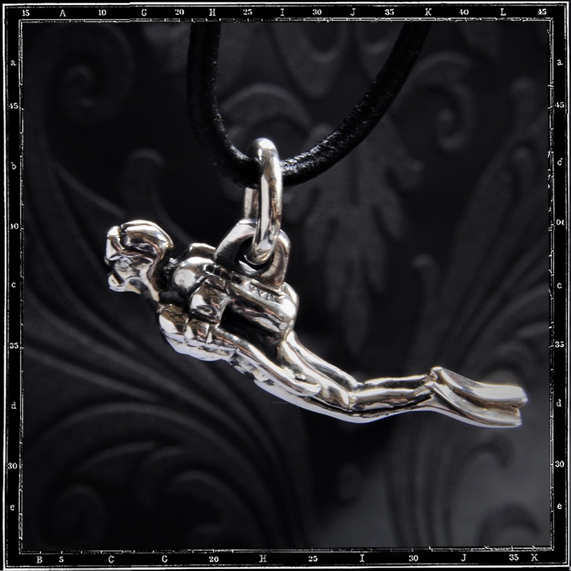 DIVER PENDANT