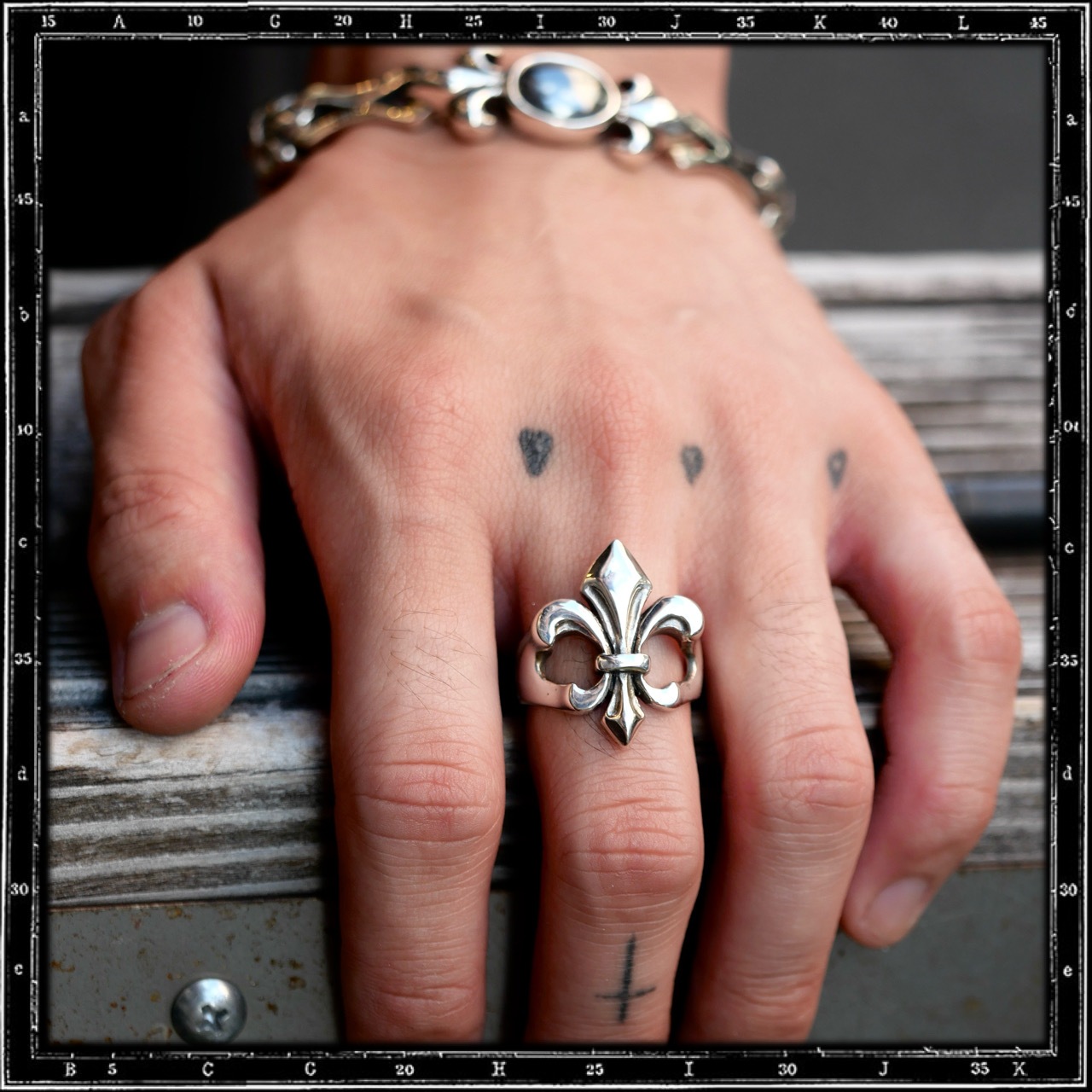 FLEUR DE LYS RING - FLAT TOP | クレイジーピッグ公式オンライン