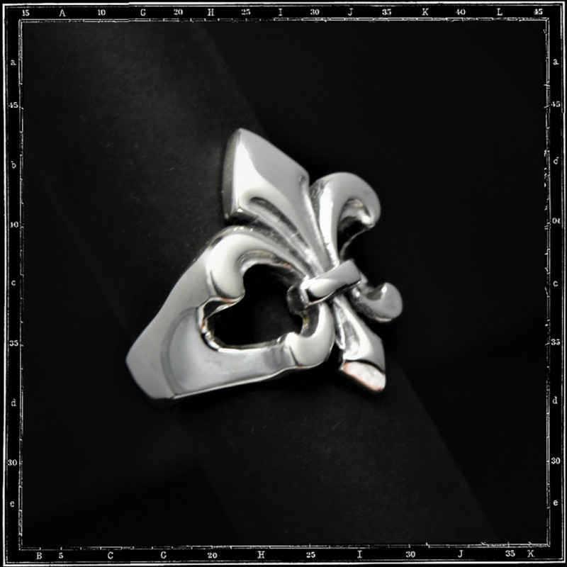 FLEUR DE LYS RING - FLAT TOP | クレイジーピッグ公式
