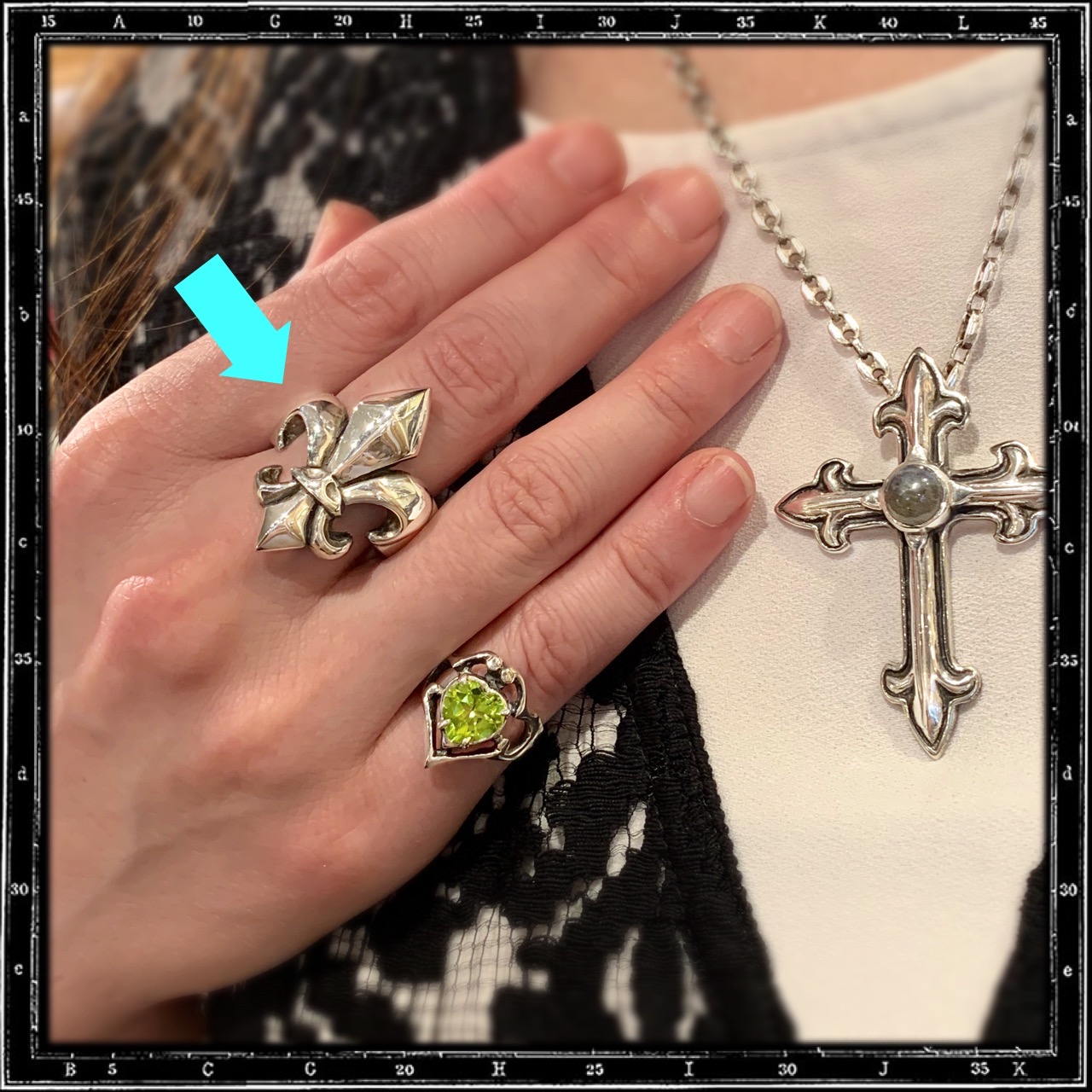 HEAVY FLEUR FE LYS RING - CURVED TOP