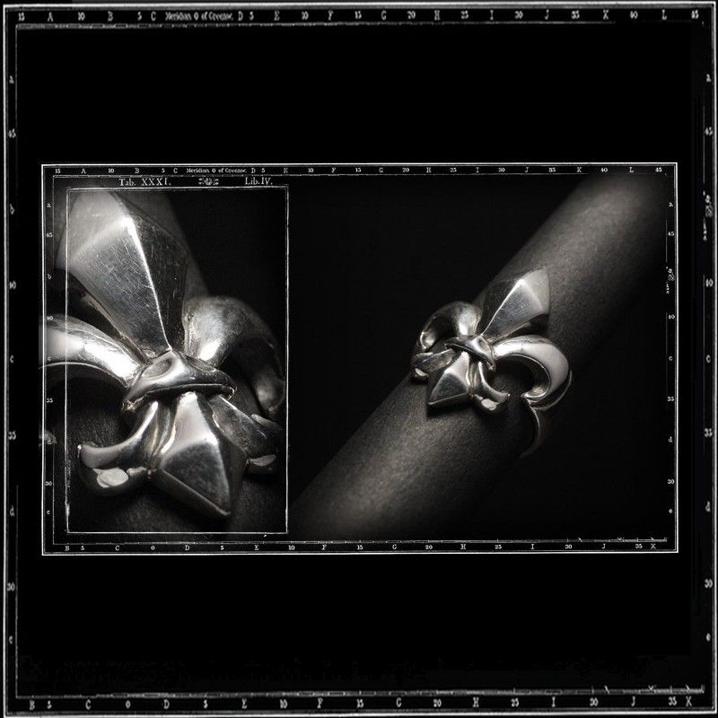 HEAVY FLEUR FE LYS RING - CURVED TOP