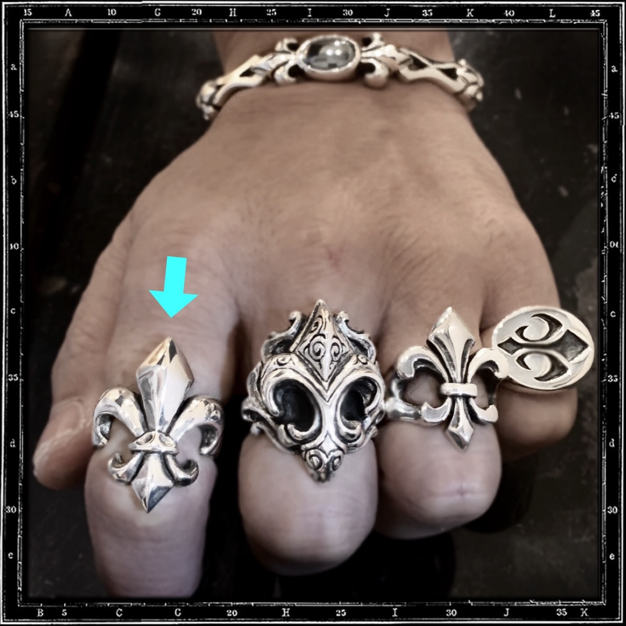 HEAVY FLEUR FE LYS RING - CURVED TOP