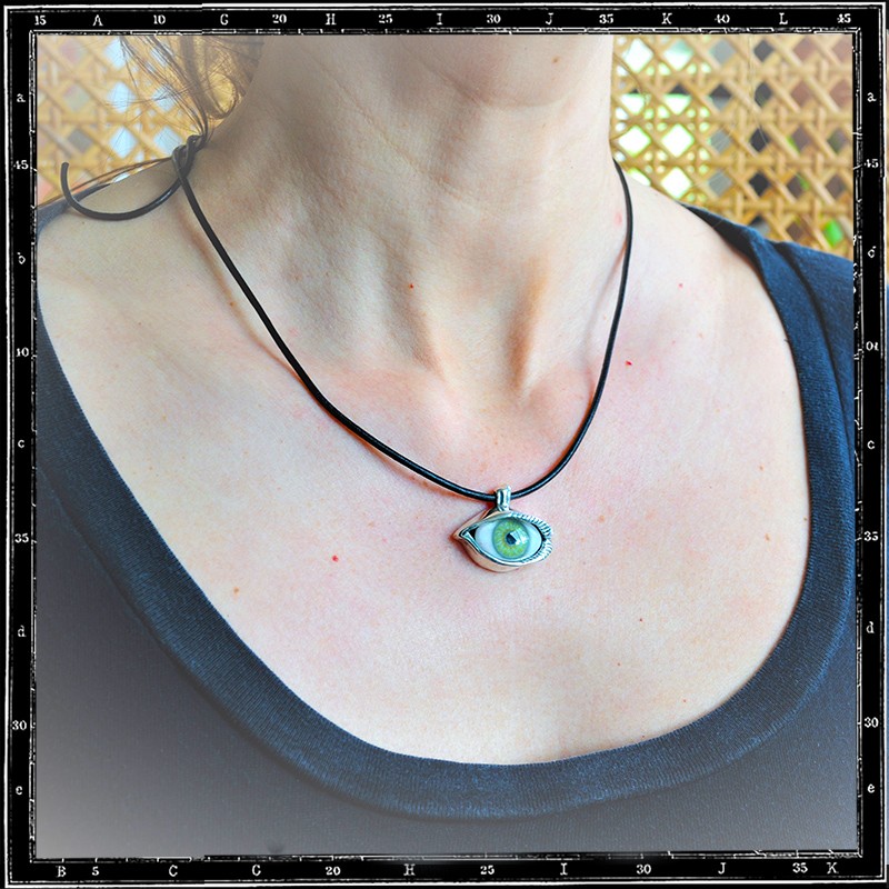 LASH EYE PENDANT