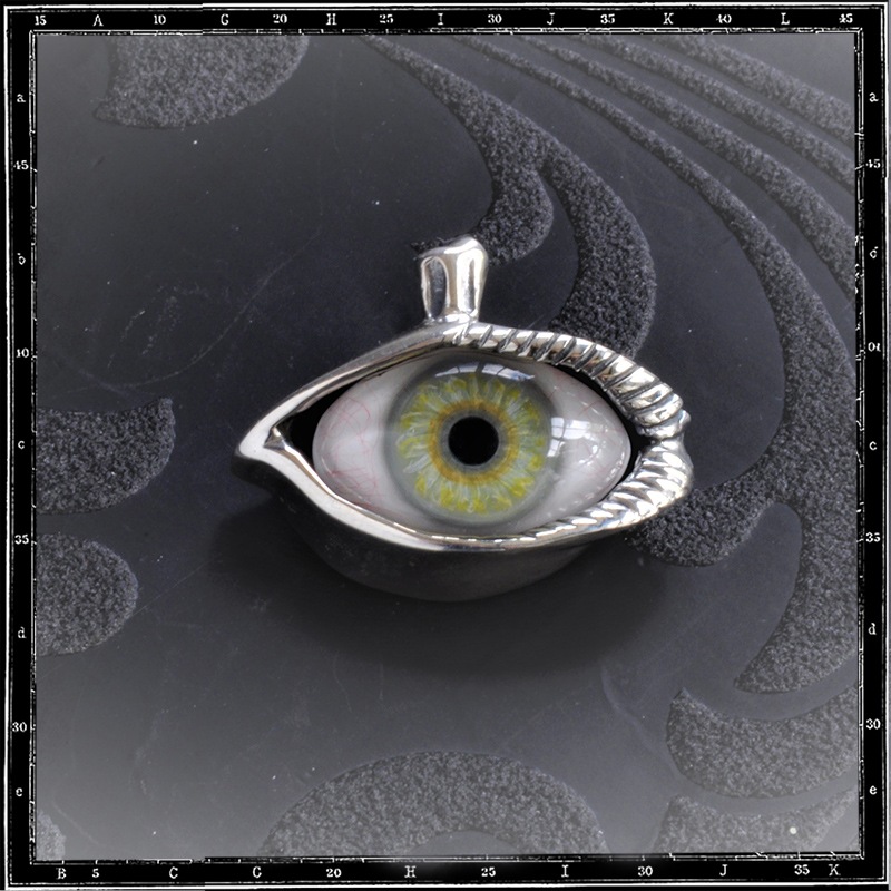 LASH EYE PENDANT