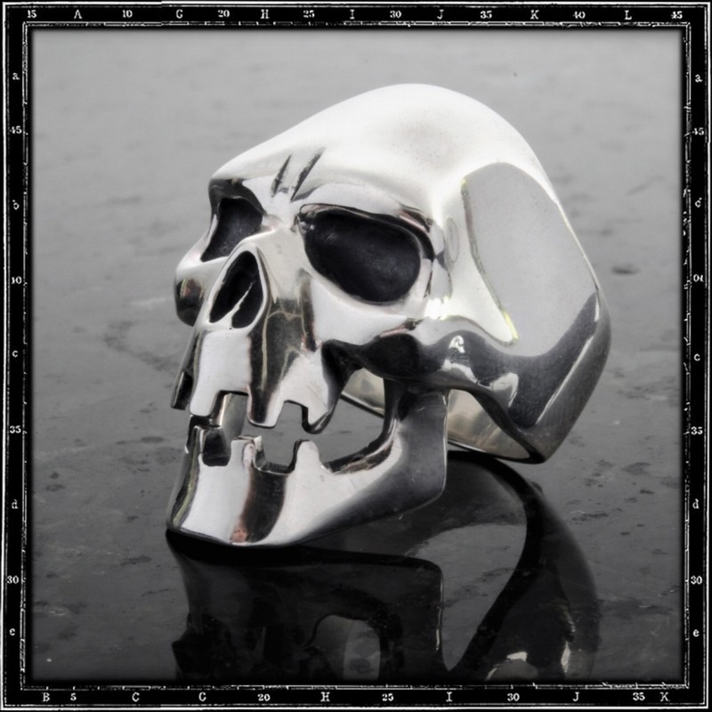 HEAVY MENTAL SKULL RING