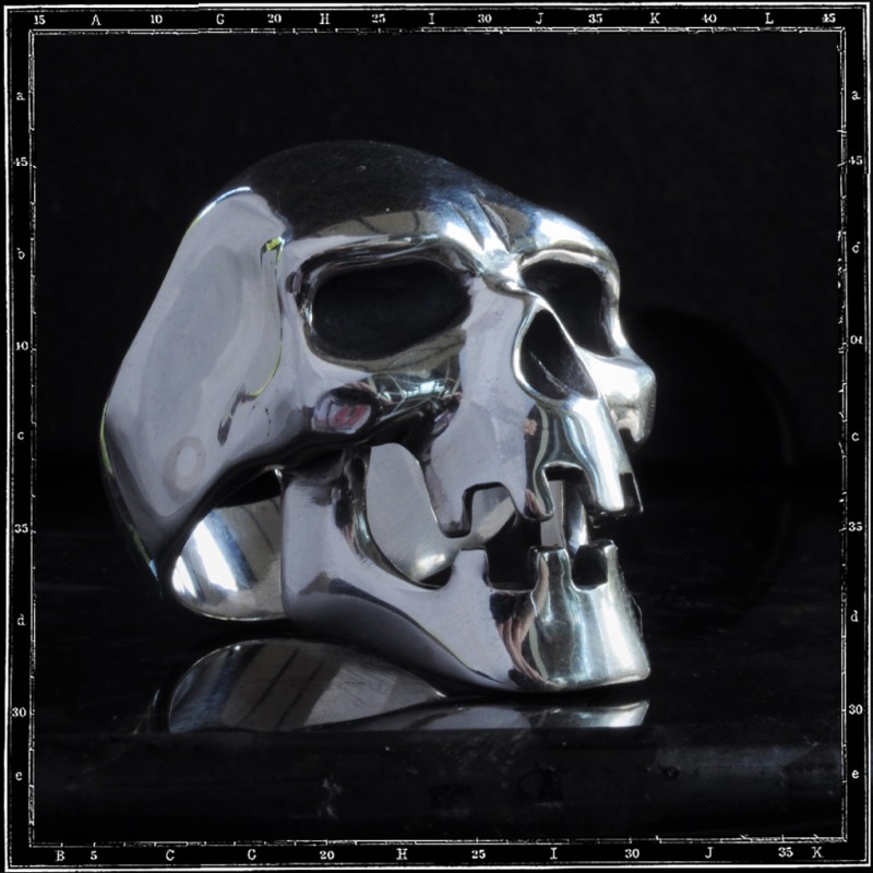 HEAVY MENTAL SKULL RING