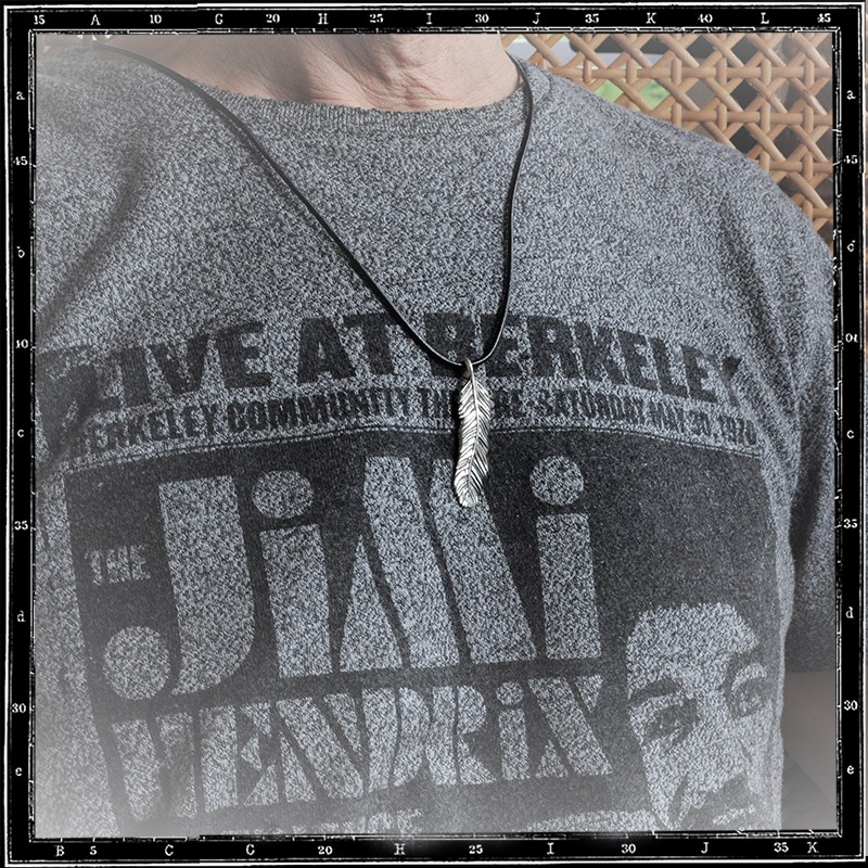 LOUVRES FEATHER PENDANT - MEDIUM