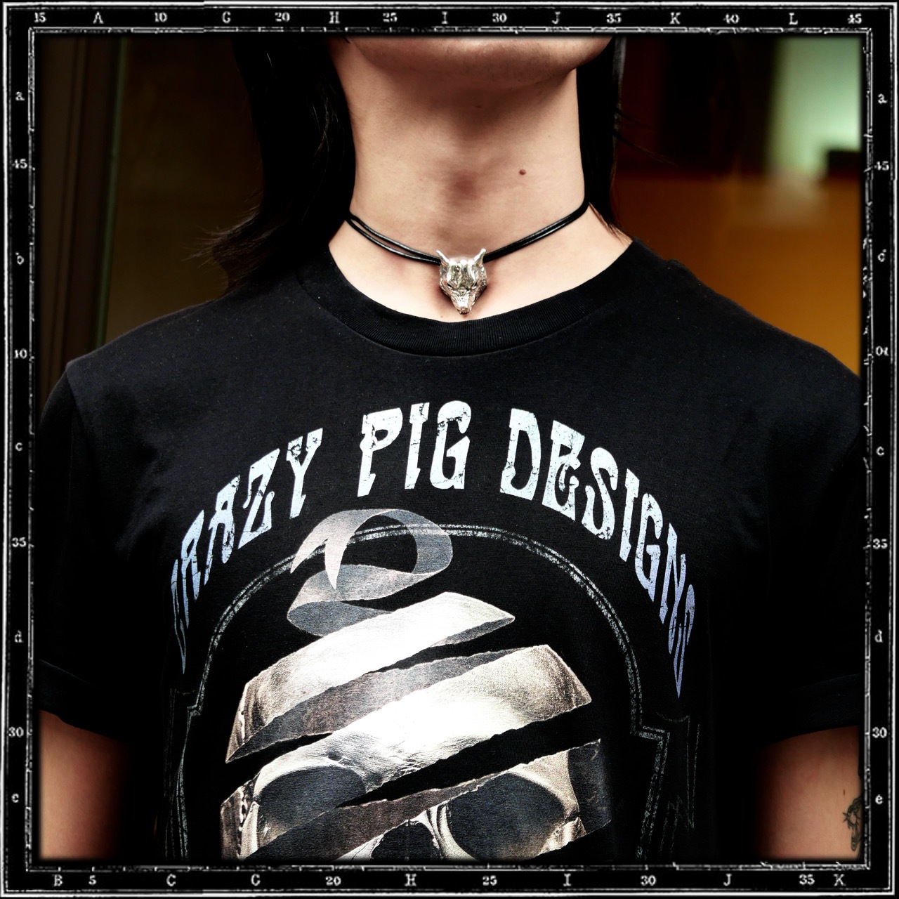 WOLF PENDANT