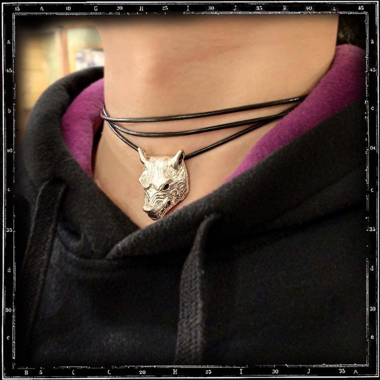 WOLF PENDANT