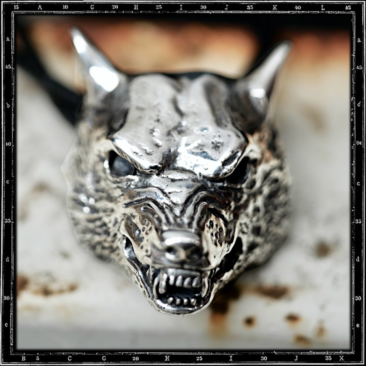 WOLF PENDANT