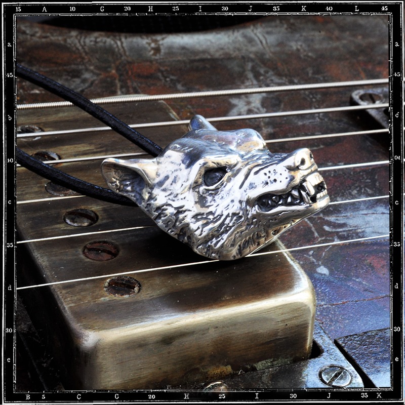WOLF PENDANT