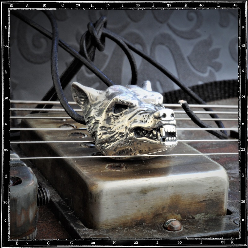 WOLF PENDANT