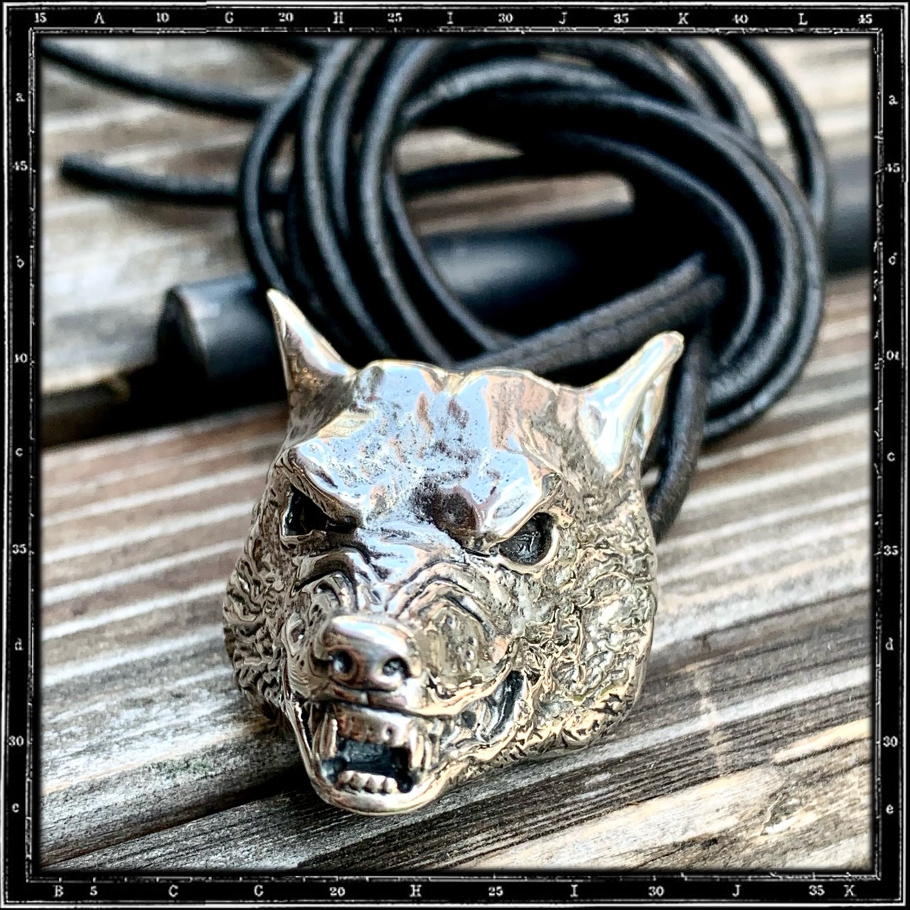 WOLF PENDANT