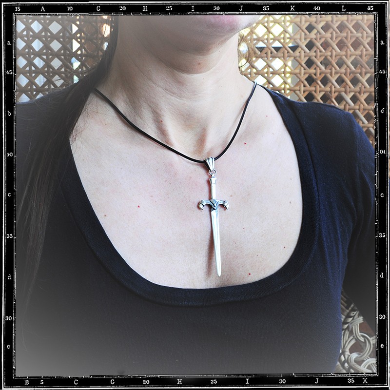 CLAW SWORD PENDANT