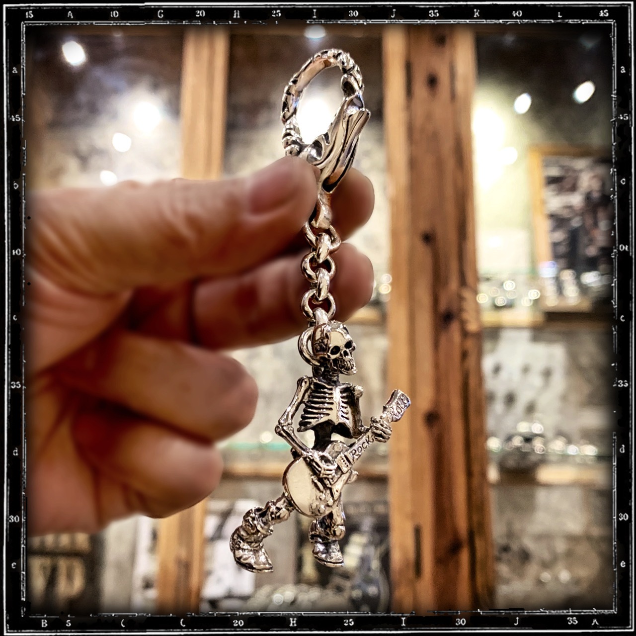 TILL DEATH / GUITAR SKELETON KEYRING