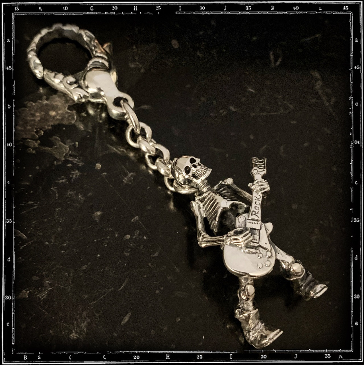 TILL DEATH / GUITAR SKELETON KEYRING