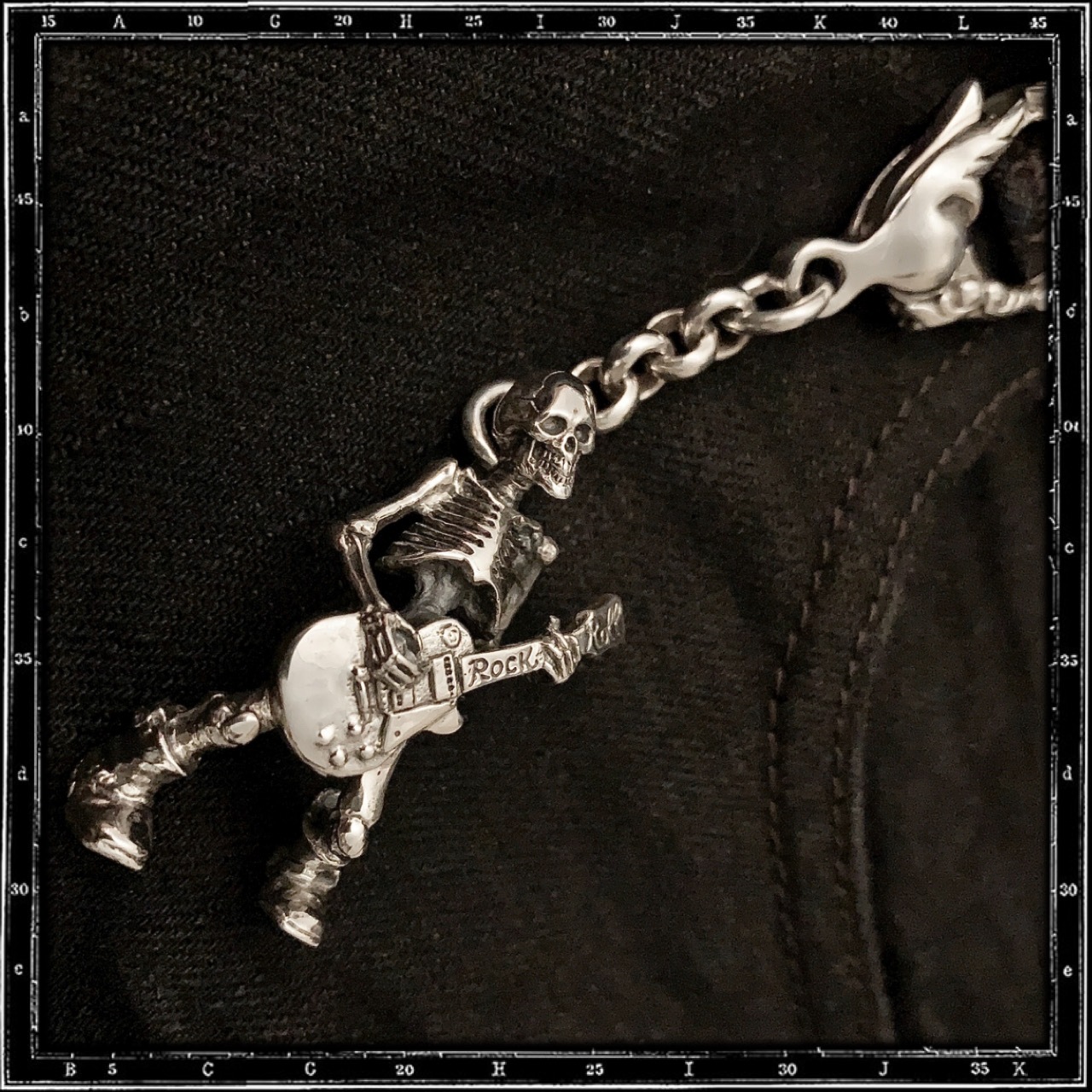 TILL DEATH / GUITAR SKELETON KEYRING