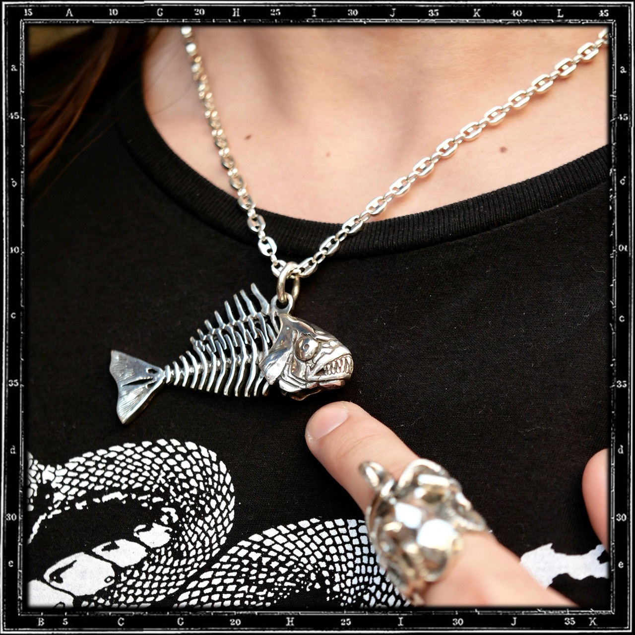 FISHBONE PENDANT