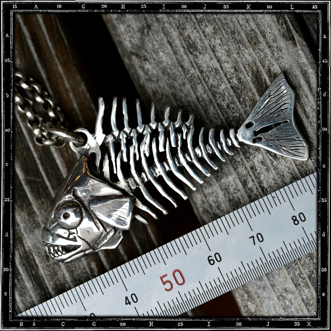 FISHBONE PENDANT